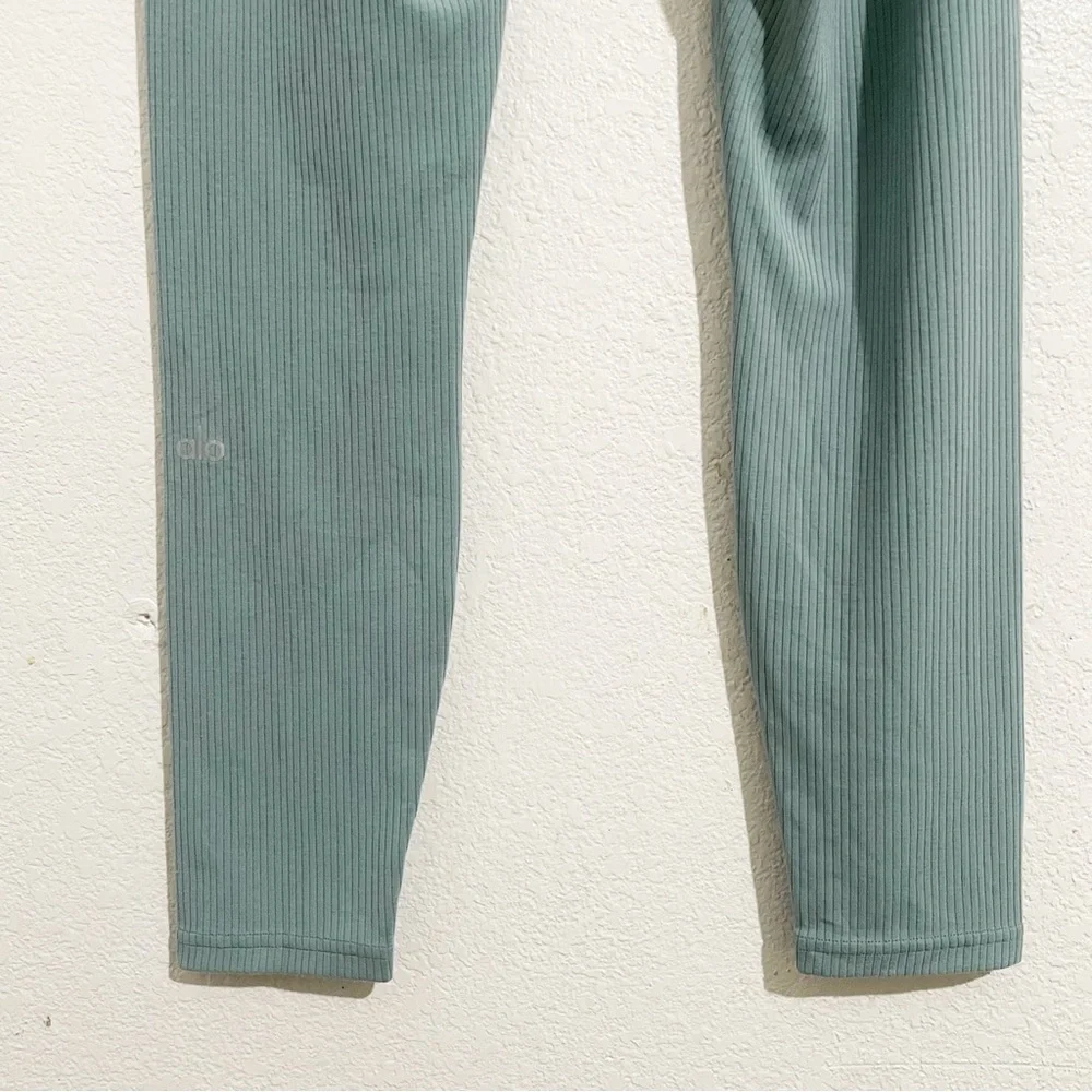 Alo Yoga Ribbed High-Waist 7/8 Blissful Legging in‎ Soft Seagrass